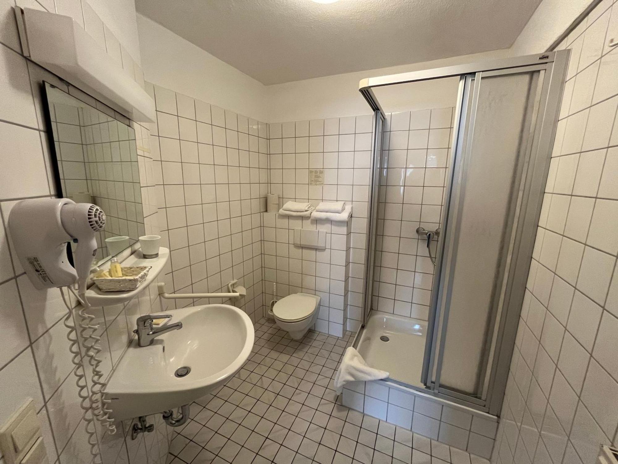 Elsen Hotel 3*